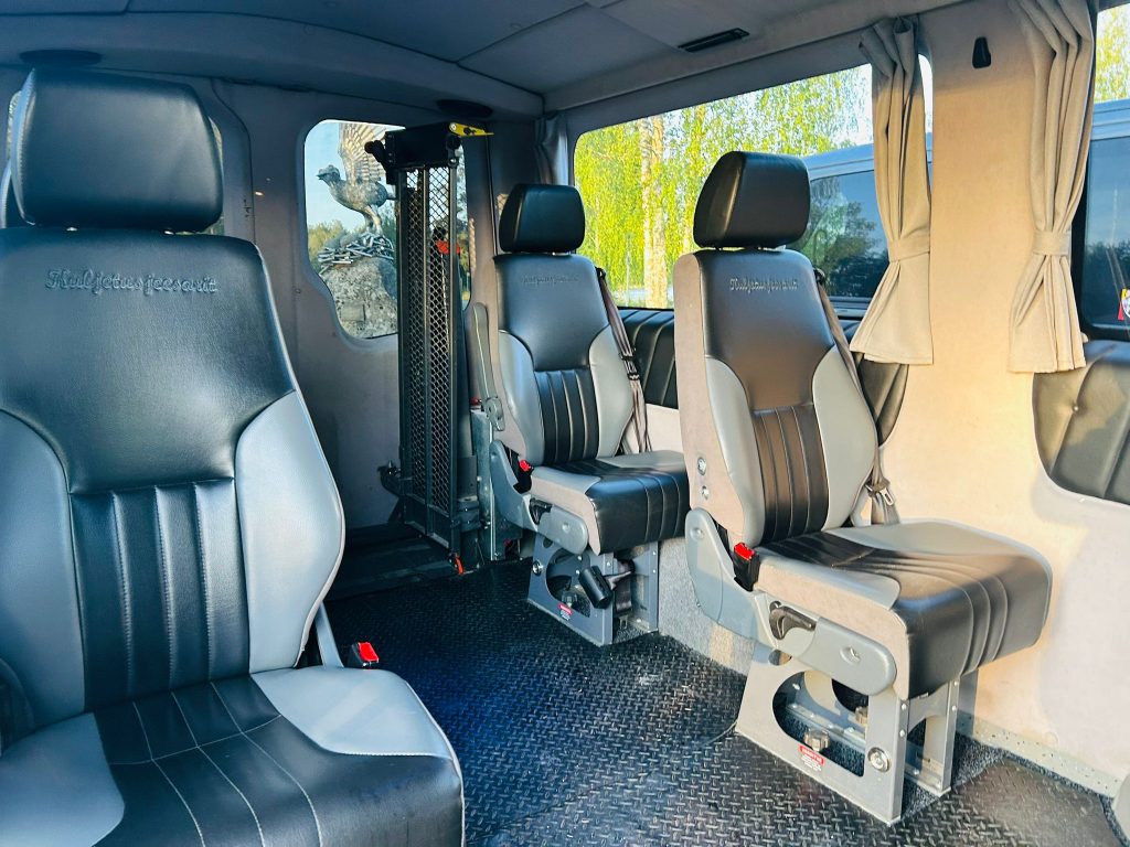 Tilataksin varustus. Taksipalvelu Mikt Oy, Kangasniemi ja Pieksämäki.